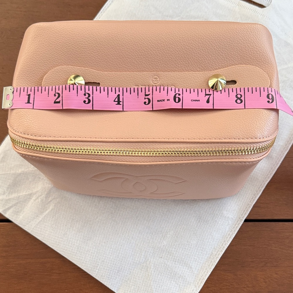 Last one CHANEL gwp Blush Pink Leather Vanity Cosmetic Case with Gold Hardware - Picture 7 of 8